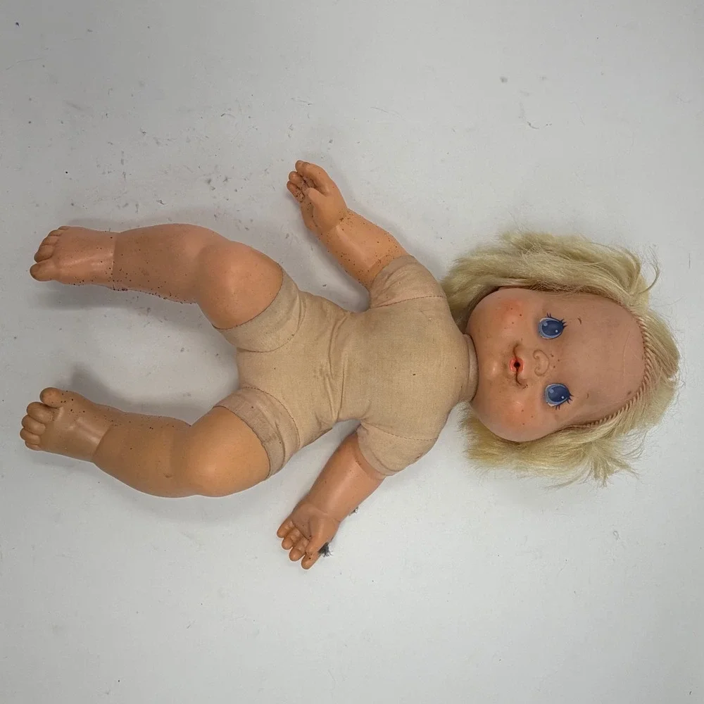 Vintage 1984 Kenner American Greetings Baby‎ Doll Blonde Blue Eyes 26010